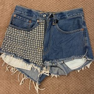 Levi's Women Shorts Blue Denim Cut-Off 550 Distressed Studded 2.5" 38 X 29